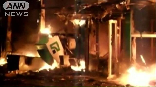 親ロシア派、銀行も襲撃対象に　ウクライナ東部