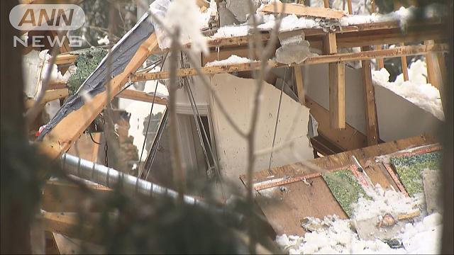 無人の別荘が爆発し全焼　ガス漏れか　長野・白馬村