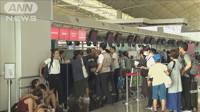 デモ隊占拠の香港空港が運航再開 本土介入の姿勢も