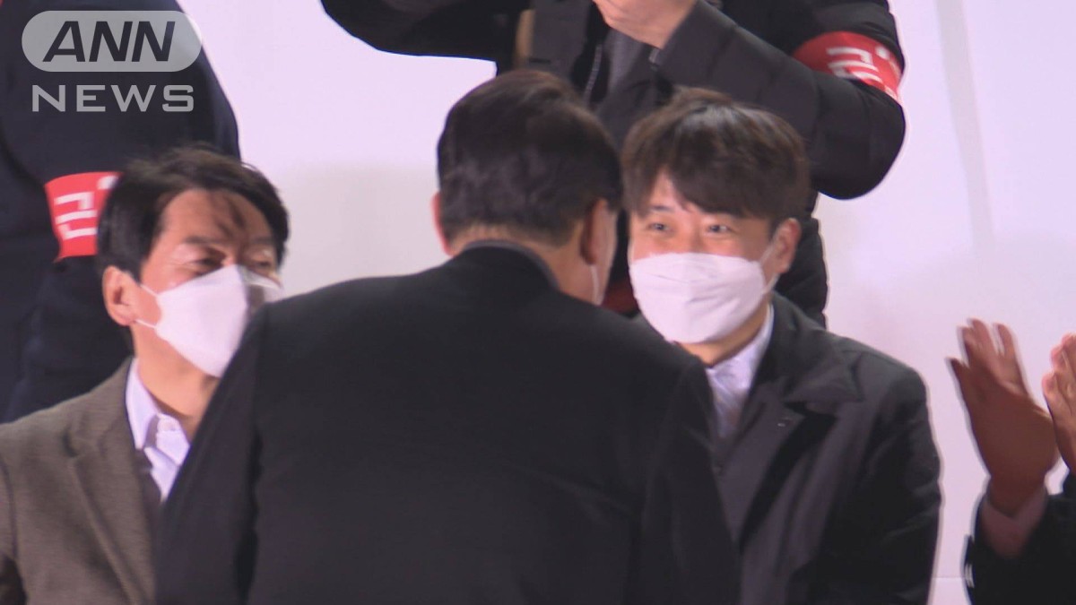 韓国最大野党代表がコロナ感染　次期大統領の尹氏と抱擁や食事も