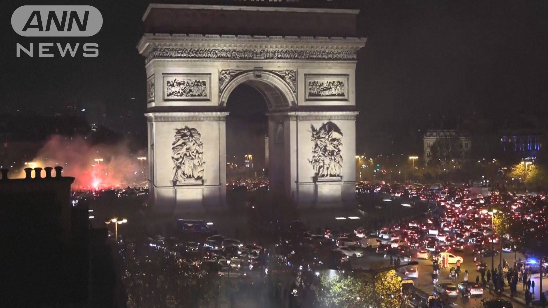 パリの凱旋門広場近くで爆発 炎上か シャンゼリゼ通り一帯を封鎖