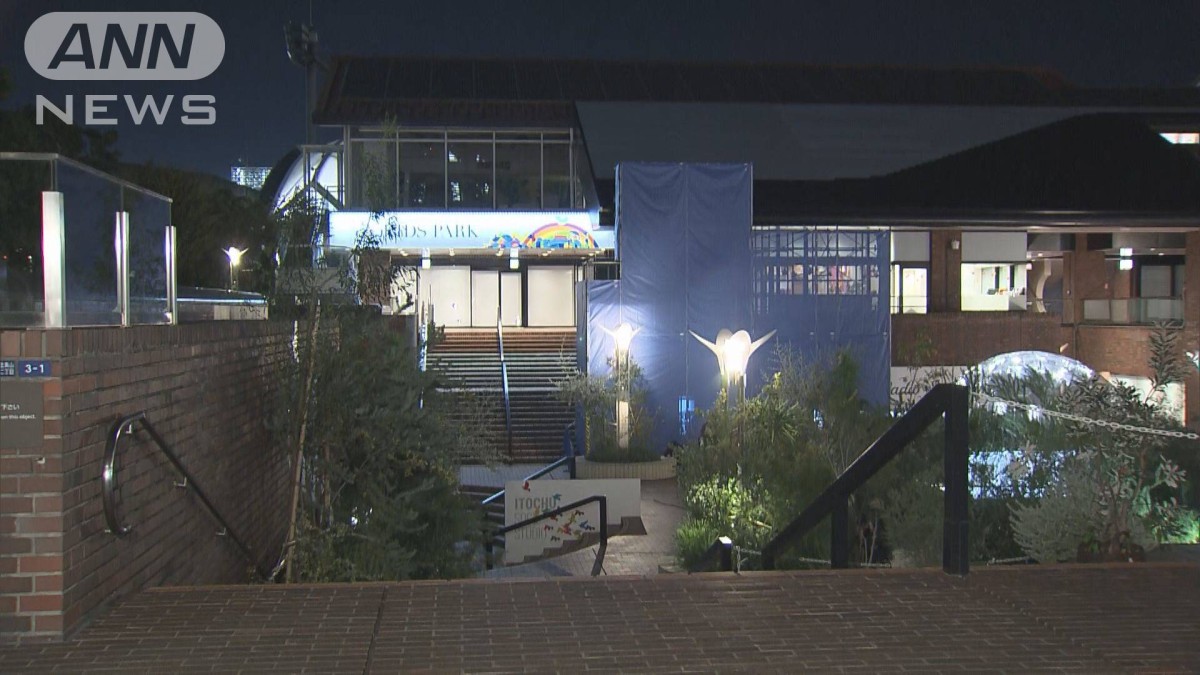 「木を切るな」と落書き　神宮外苑再開発に反対か　事業者の敷地に3カ所
