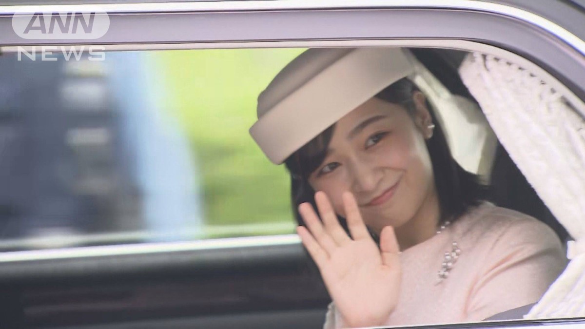 裸で踊られる佳子様 