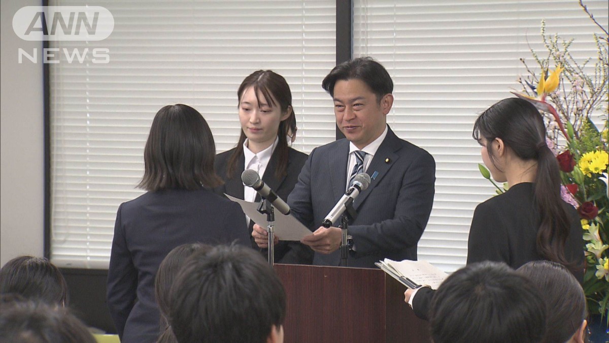 厚労省　新たに245人採用　福岡大臣「いろんな立場に耳を傾けて自信を持ち進んで」