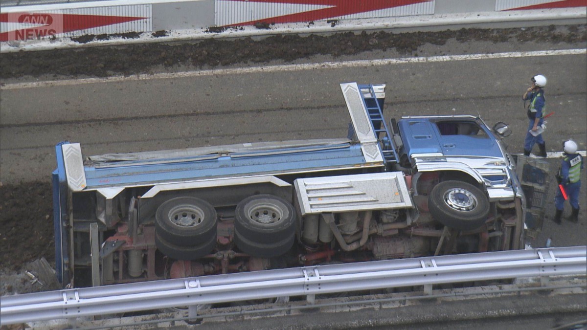 【速報】首都高横転事故　規制解除　トラックと散乱した土砂の撤去に約5時間半