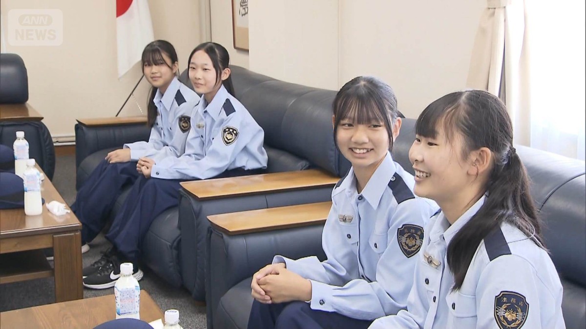女子中学生が刑務官を体験 「拘禁刑」導入うけ受刑者との対話を学ぶ