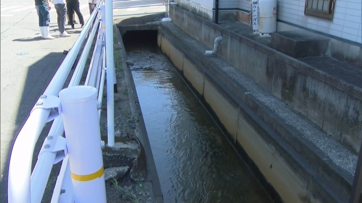 温泉流れる水路で男性が転落死　水面温度は約60℃　転落防止柵を新たに設置　指宿市