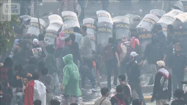 インドネシアで抗議デモ激化　警察車両にひかれ男性死亡受け 2025年08月30日(土)