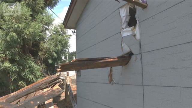 飛んできた屋根刺さる　“台風並み”突風が…なぜ？