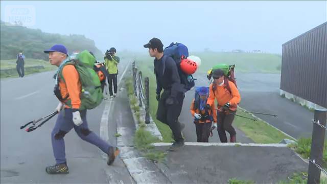 鳥海山で下山中　小学生含む3人不明　ヘリで無事確認