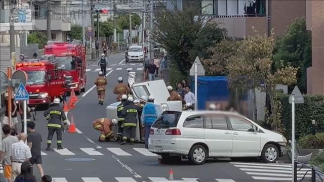 乗用車同士が衝突　歩行者含む4人搬送　神奈川・川崎市　