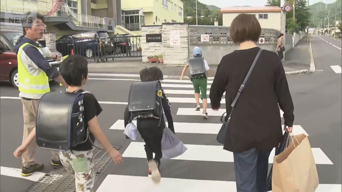 札幌でクマの目撃相次ぐ 公園に電気柵、見守り登校…「近いので怖い」