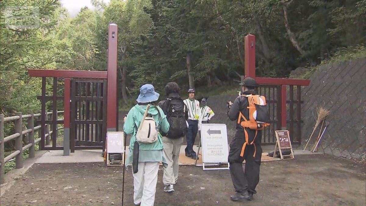 富士山通行料　山梨県側約6億円　山梨県が徴収額発表　去年から倍増