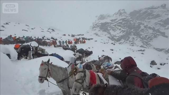 ヒマラヤ異例の悪天候　エベレストで数百人立ち往生