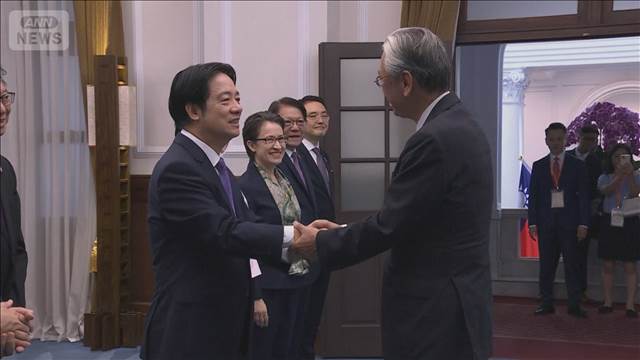 台湾総統、日本の議連を握手で歓迎　「中国は武力による現状変更断念を」双十節で演説
