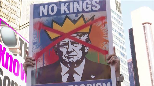 「王様はいらない」反トランプデモ　全米2500カ所以上“最大規模”で強硬政策に抗議