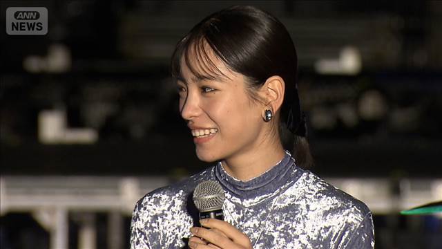 當真あみ、「イルミネーション誰と見る?」の問いに“よくばり”回答【芸能動画】