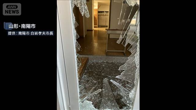 クマが窓ガラスに体当たり 防犯カメラに　小中学校が臨時休校　山形・南陽市