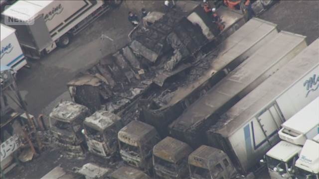 運送会社で火災 車20台燃える 住宅に延焼 静岡市