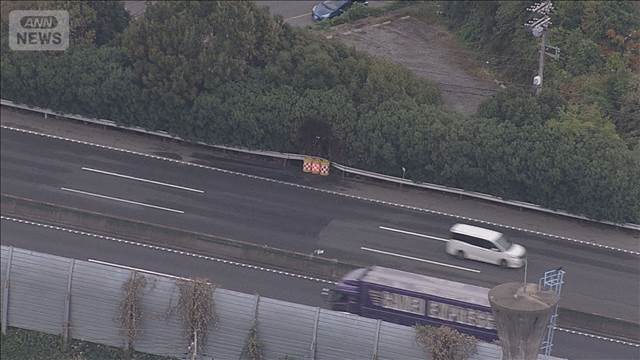 高速道路で事故 乗用車1台が炎上し1人死亡　大阪