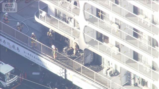 東京・王子駅近くのマンションで火災 「爆発音が聞こえた。火と黒い煙が出ている」