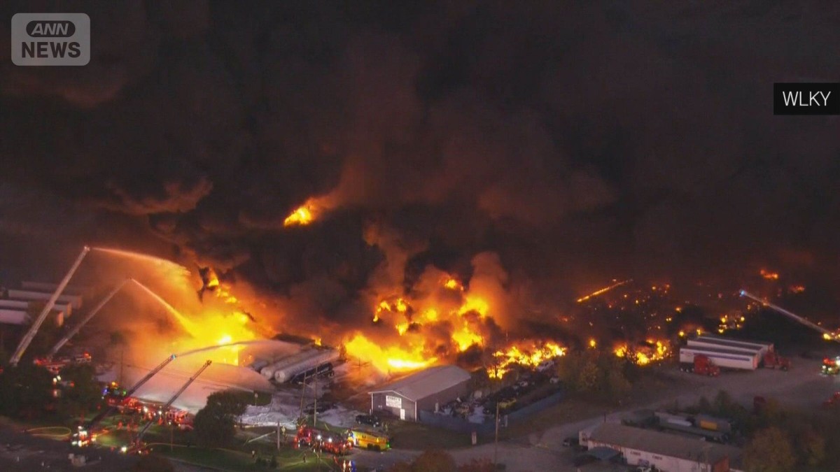 米ケンタッキー州 貨物機が墜落し炎上 少なくとも7人死亡