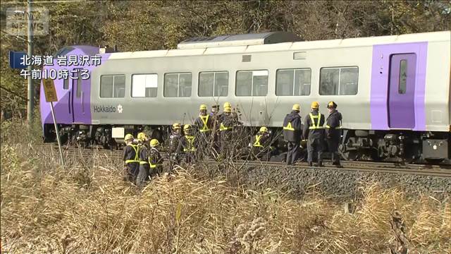 特急“床下から煙”…線路歩いて避難　走行中に“エンジン破損”