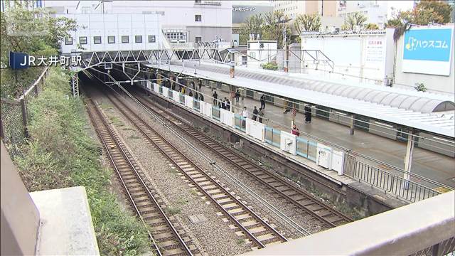 線路内に三角コーンなど投げ入れたか　「むしゃくしゃしてやった」電車20分停車