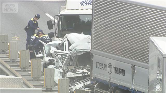 「オーディオ操作していた」圏央道2人死亡の追突事故