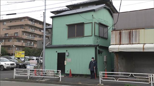 容疑者「知り合いの娘を預かった」同居人の74歳男　29歳の女性の首を絞めて殺害か　