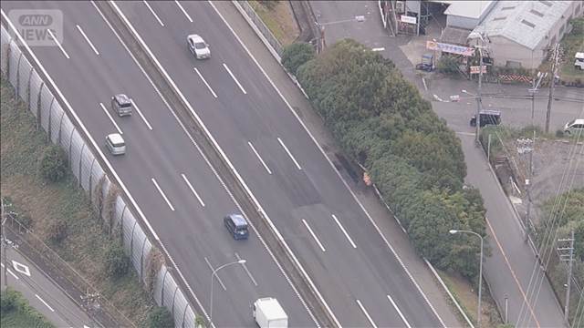 炎上した車に遺体　逮捕の男「ガソリンまき火をつけた 刺し殺した」