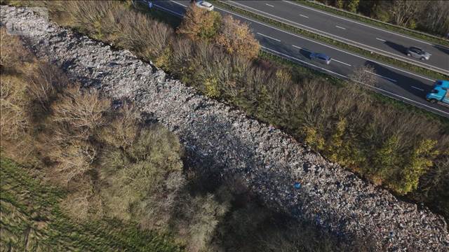 イギリス南部　川の近くで大量の“ごみ不法投棄”　水質への影響に懸念