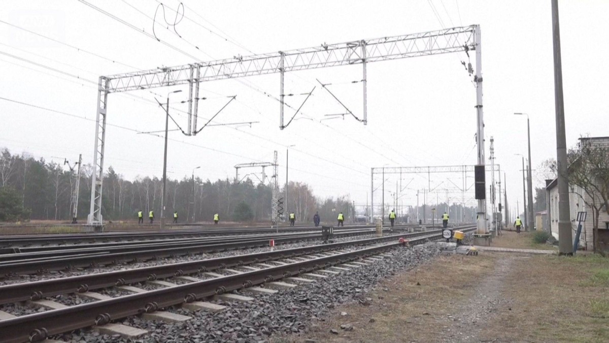 ポーランド　線路爆破受けインフラ保護に兵士1万人派遣　クリスマス前に