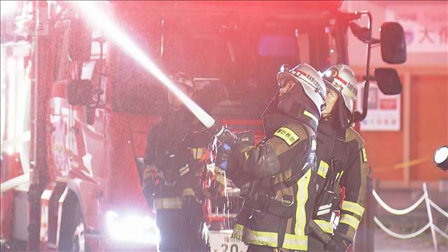 大阪 住宅密集地で5軒焼ける　福岡 一部店舗の住宅が全焼