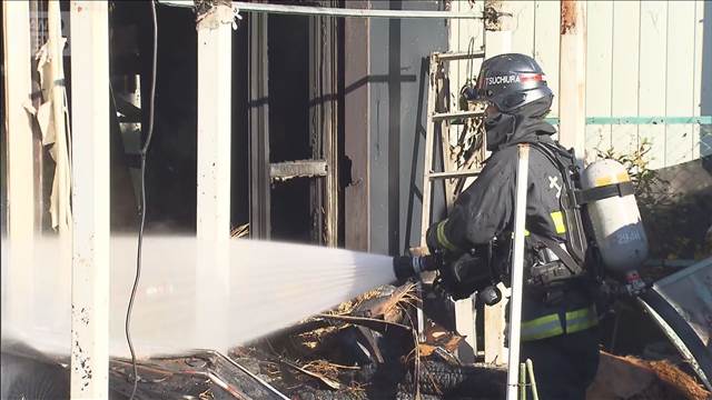 住宅全焼　原因は“溶接の火花”　火元の住人男性がけが　茨城・土浦市