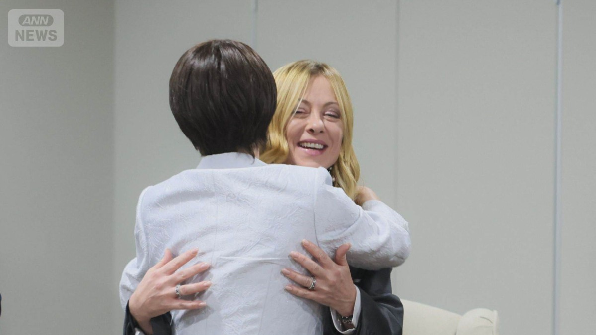 高市総理がイタリアのメローニ首相と初対面でハグ　南アで開催のG20で積極交流