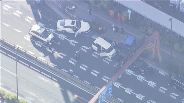 【速報】運転手とみられる男の身柄確保  東京・足立区 車突っ込み13人けがの事故