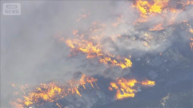 茨城の工場 1万平方メートル燃える火事 出火から半日 鎮火めど立たず　