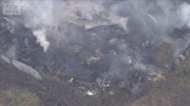 プラスチック工場火災 まだ鎮火せず 1日以上経過も消火活動続く　茨城・坂東市