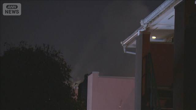 住宅が全焼する火事 小学生ら4人がけが 東京・足立区