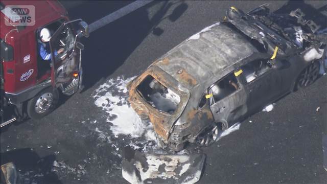 中央自動車道で車3台が絡む事故 うち2台が炎上　愛知・小牧市