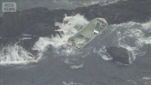 宮城・気仙沼市の岸壁で2人乗りの船が転覆　1人は自力で脱出1人不明　消防