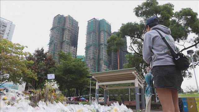 修繕中の全ビル「保護ネット」撤去へ　香港マンション火災受け