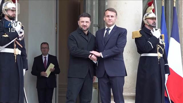 仏大統領「米国がウクライナ裏切る可能性」　欧州首相らが不信感高める　独誌報道