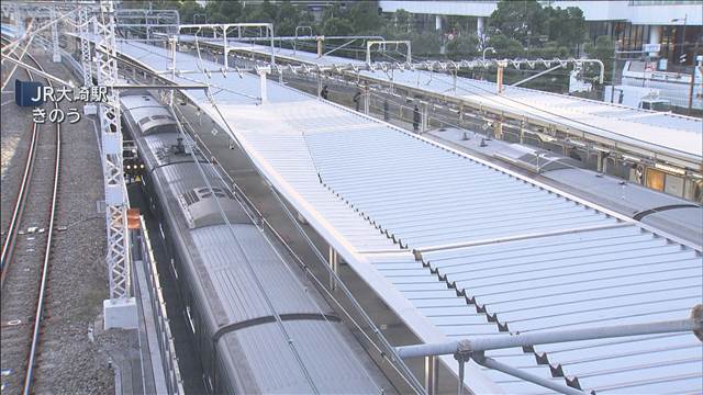 線路に飛び降り逃走　車内でわいせつか