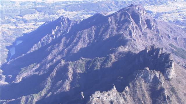 群馬・妙義山の山火事 ほぼ消し止められる　鎮火に向け消火活動継続