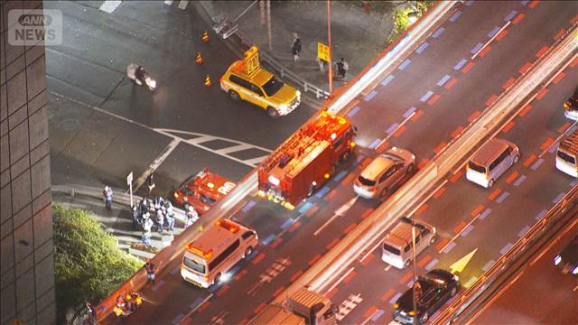 【速報】首都高速の事故でバイクを運転していた人が川に落下