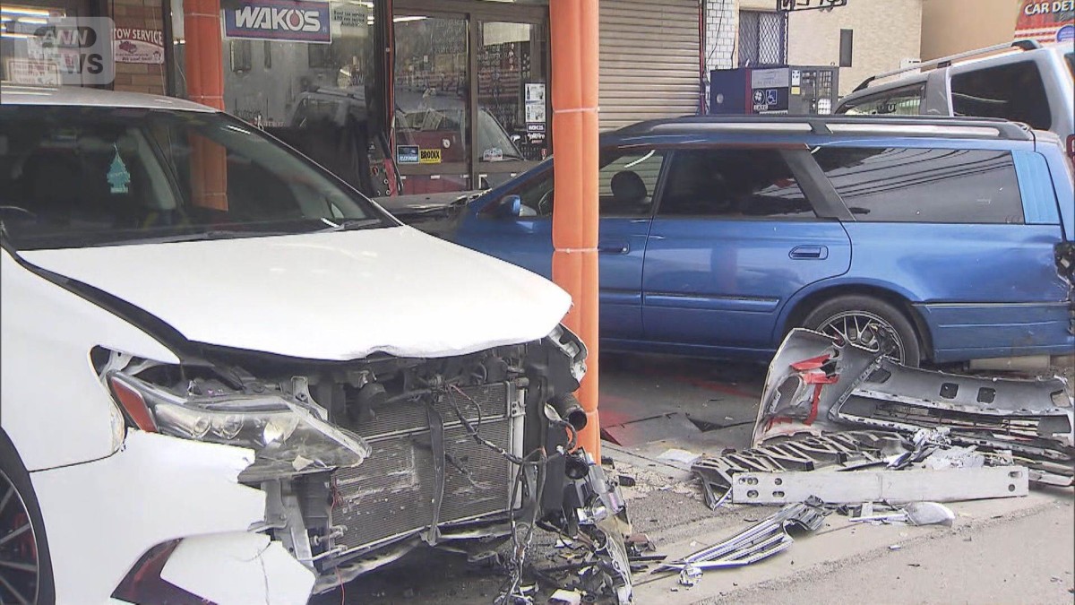 中古車販売店で複数車に衝突「大きな音」 車逃走で警察捜査 神奈川・綾瀬市