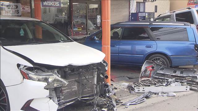 中古車販売店で複数車に衝突「大きな音」 車逃走で警察捜査　神奈川・綾瀬市
