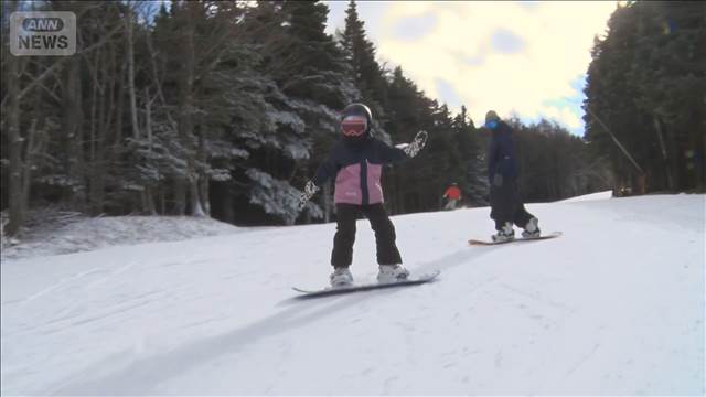 富士山の麓のスキー場がオープン　山梨・鳴沢村